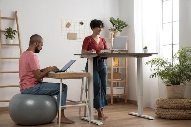 chiropractor tips desk sitting